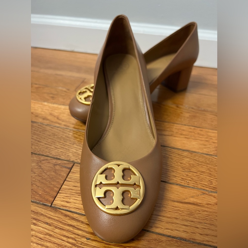 Tory Burch Chelsea 50MM Pump Napa Leather (Color: Royal Tan 206)